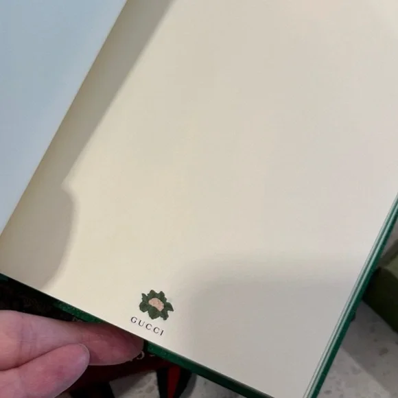 Gucci Notebooks Set with Red, Blue, and Green Set if 3  Authentic 💯 - Picture 10 of 11
